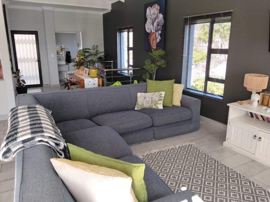 To Let 3 Bedroom Property for Rent in Fraaiuitsig Western Cape
